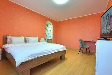 Apartamente turistice червоне і біле мережа квартир Alex Apartments документи для відряджень безконтактне заселення 24 7