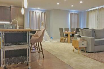Turist apartmanları @ Marbella Lane 3br Elegant House Laundry + P