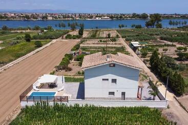 Apartamentos turísticos Estel Chalet A 200m Del Río Ebro Con Piscina Privada Y Barbacoa