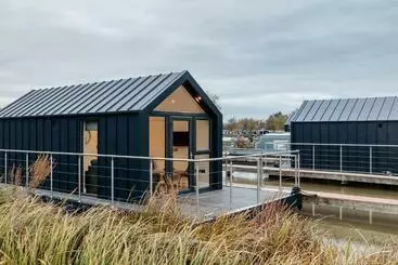 Turistihuoneistot Tattenhall Marina Floating Pods