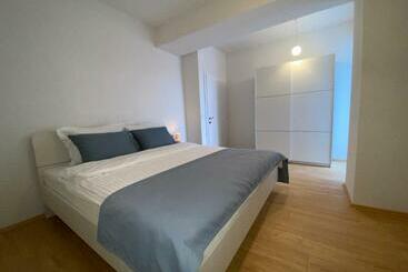 Жильё для туристов Sis Apartments