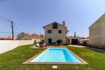 ツーリストアパートメント Viana Fishers House   Pool & Beach !