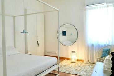 Жильё для туристов Il Ciclope   La Casa Sotto Il Faro