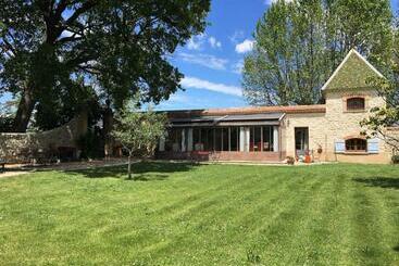 ツーリストアパートメント La Serre / Pigeonnier