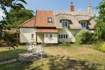 ツーリストアパートメント Honeysuckle Cottage