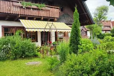 ツーリストアパートメント Ferienwohnung Hasenfratz