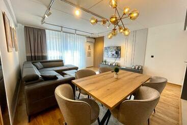 آپارتمان‌های توریست‌ها Stars Exclusive Including Free Garage