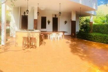 ツーリストアパートメント Casa Vacanza Villa Rita