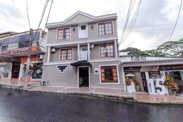 هتل Alferez Del Llano