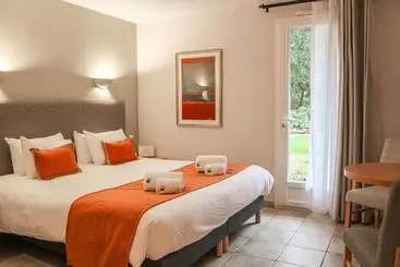 Logis La Bastide De Grignan Hotel & Restaurant La Chênaie