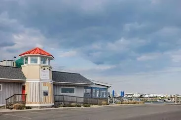 Super 8 By Wyndham Lindenhurst