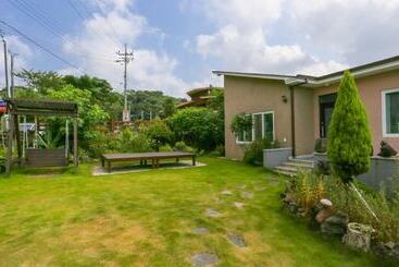 Jeju Wooden Attic Pension