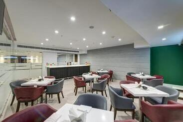 Отель The Fern Residency Asansol