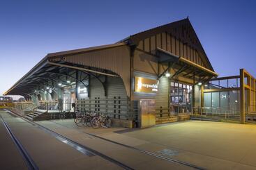 호텔 Honeysuckle Executive Apartments