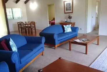 هتل Norfolk Holiday Apartments