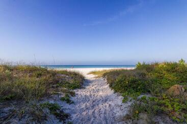 فندق Palm Gables 106