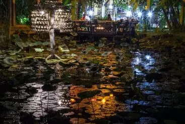 Hotel Maisons Wat Kor