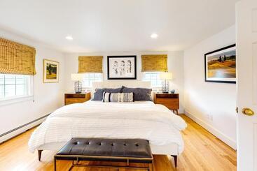 هتل Penthouse On Commercial