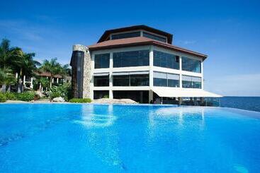 בית מלון כפרי Malaika Beach Resort