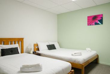 Отель The Setup On Dixon  Hostel