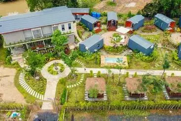 استراحتگاه Kampot Tropical Village