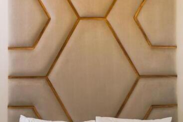 فندق Monica Midtown Suites