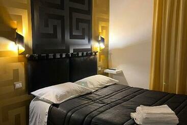 Bed and Breakfast Golden Suite Station