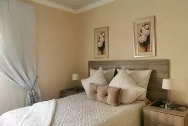 ペンション Joyous Guest House