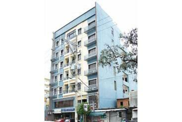 Hotel Oyo 908 Silverio Suites