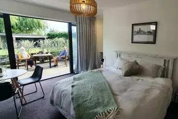 تختخواب و صبحانه Willow View