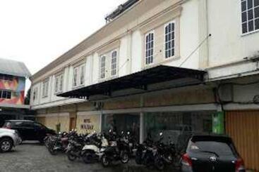 Hotel Express O 91674 Penginapan Bm Prima
