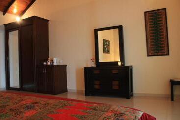 فندق Minang Cove Resort