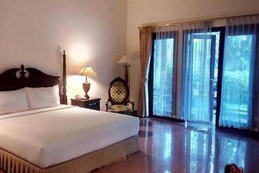 The Oxalis Regency Hotel Magelang