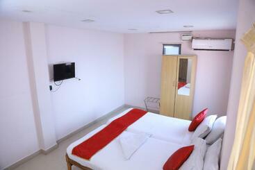 Collection O Safe Hotel Kadavanthra