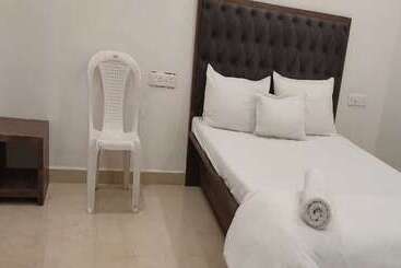 Отель Golden Leaf Banquet