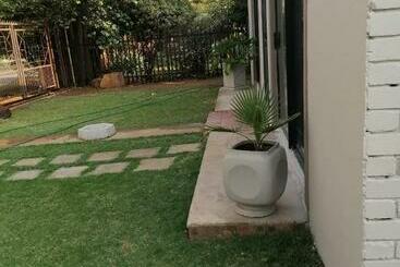 Pension (Hôtel basse catégorie) Cooperville