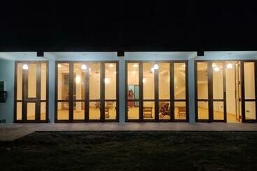 Pensão Happy Hours Guest House & Restaurant