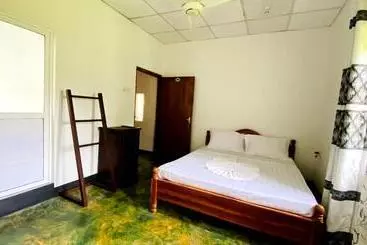 Pension  Madiha Surf House Lanka