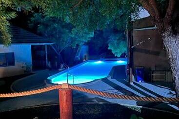 Lunar Dive Resort: Bamboo Villas