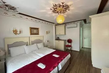 Saffron Hotel Old City