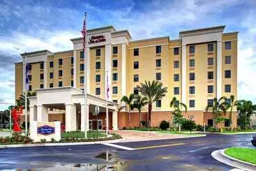 호텔 Hampton Inn & Suites Coconut Creek