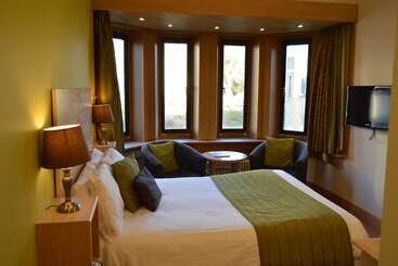 בית מלון כפרי Canterbury Cathedral Lodge