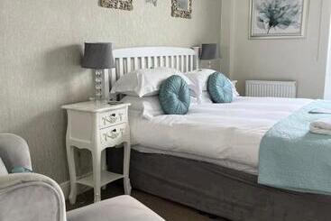 هتل Tides Reach Guest House