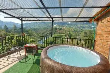 アパートホテル Donde Andres Campestre   Guatape