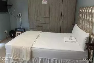 ペンション Jollys Park Guesthouse
