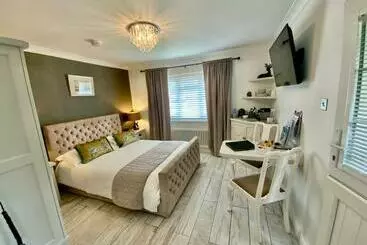 ベッドアンドブレックファースト The Knightwood Oak A Luxury King Size En Suite Space   Lymington New Forest With Totally Private Ent