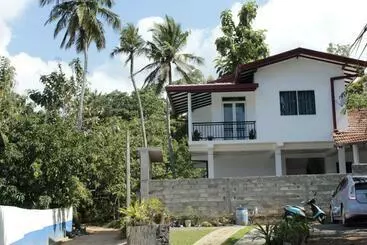 Pensionat Riku Surf House Hiri