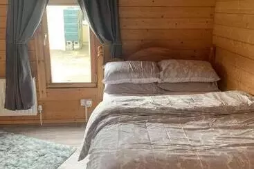Pensionat Cheerful Cozy Cabin In Countryside