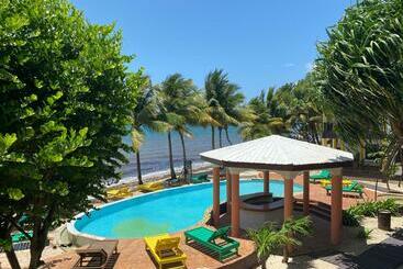 리조트 Tranquility Beach Suites