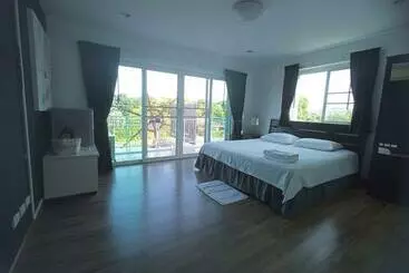 Bed and Breakfast Charlie S Angels Hotel Restaurant